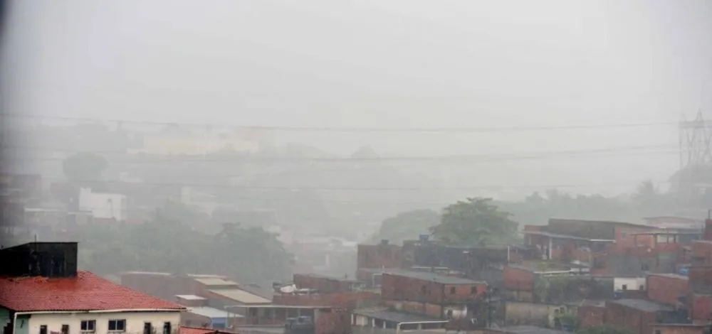 Além de Salvador, mais de 230 municípios baianos estão em alerta de chuvas 