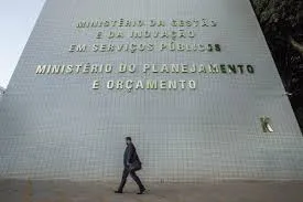 Governo bloqueia R$ 1,6 bi do orçamento e R$ 334 mi de emendas