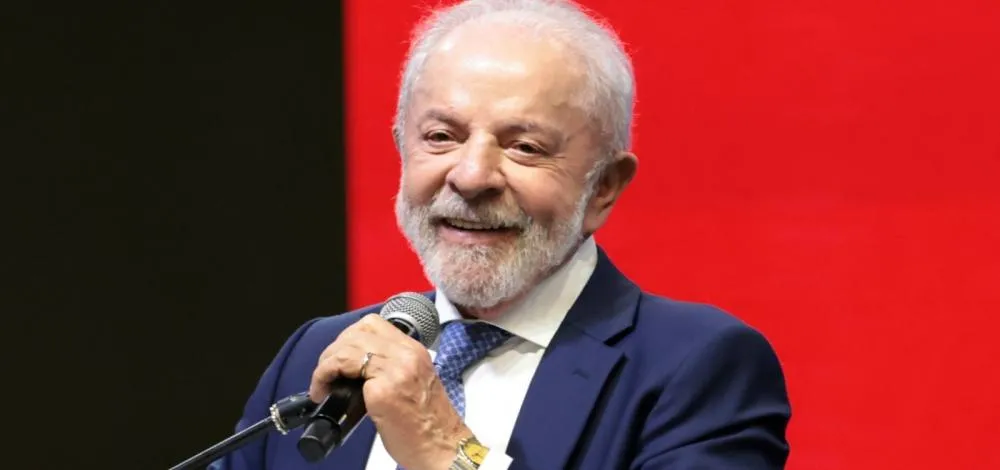 Lula sanciona lei que amplia licença-paternidade para até 20 dias 